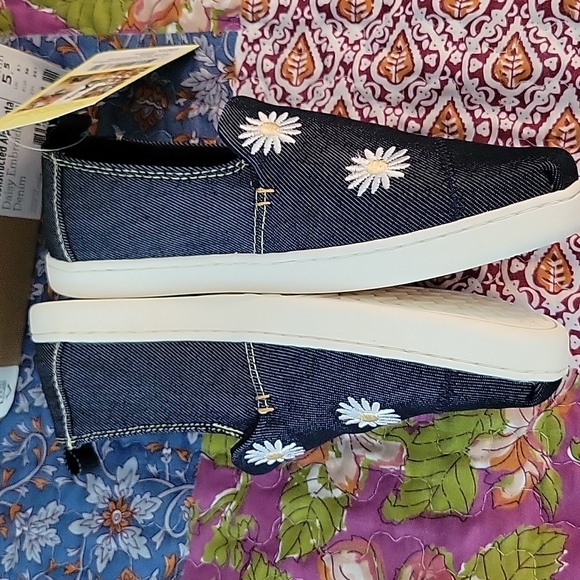 Toms denim slip on shoes,  flats, NWT - Picture 3 of 9
